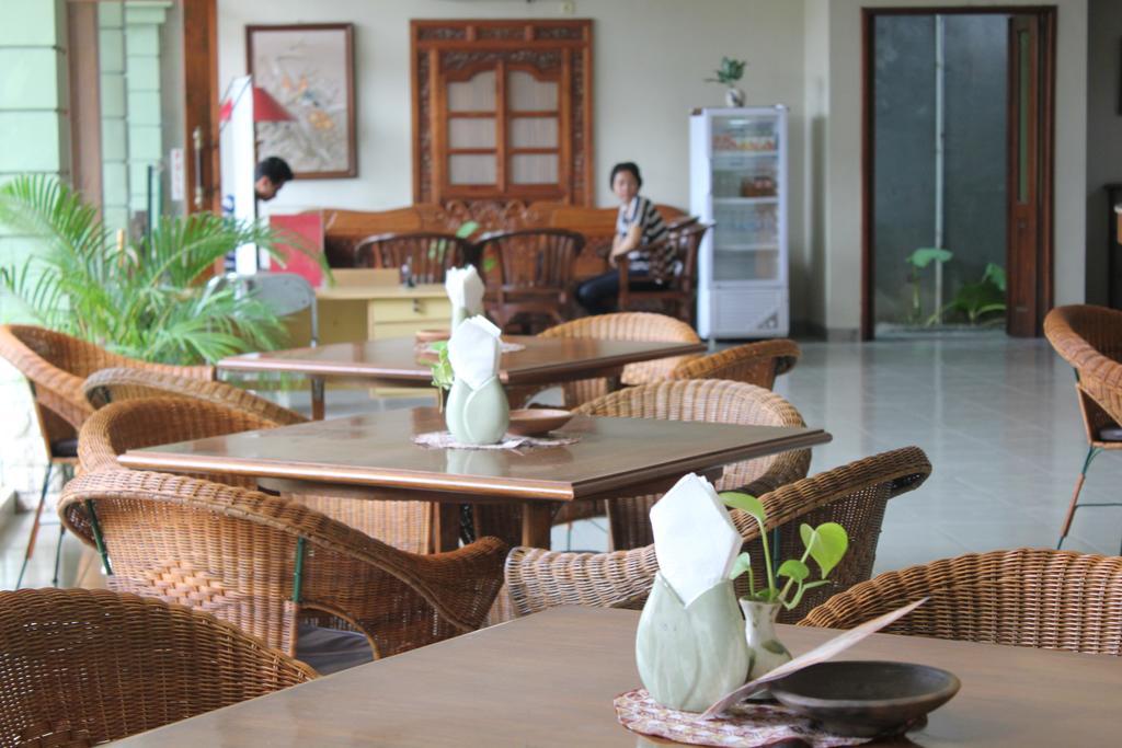 Hotel Winotosastro Garden Yogyakarta Exterior photo