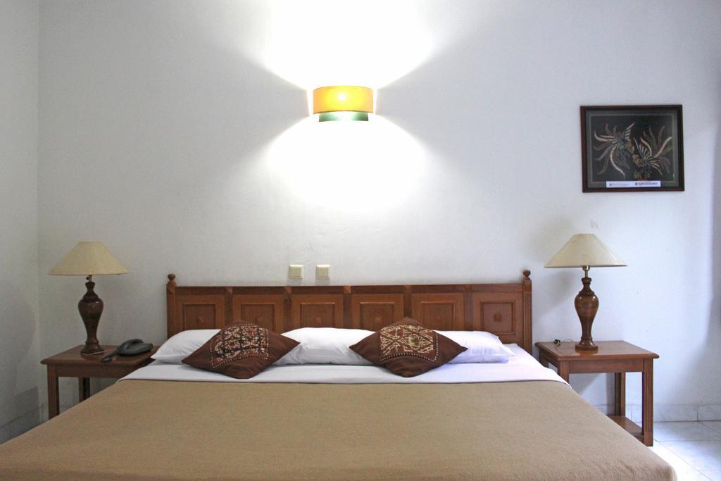 Hotel Winotosastro Garden Yogyakarta Room photo